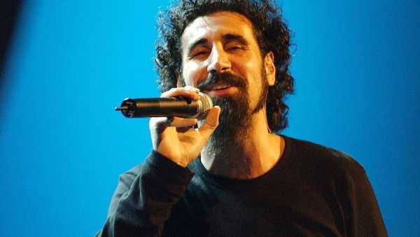 Серж Танкян из System Of A Down анонсировал выход мини-альбома Foundations