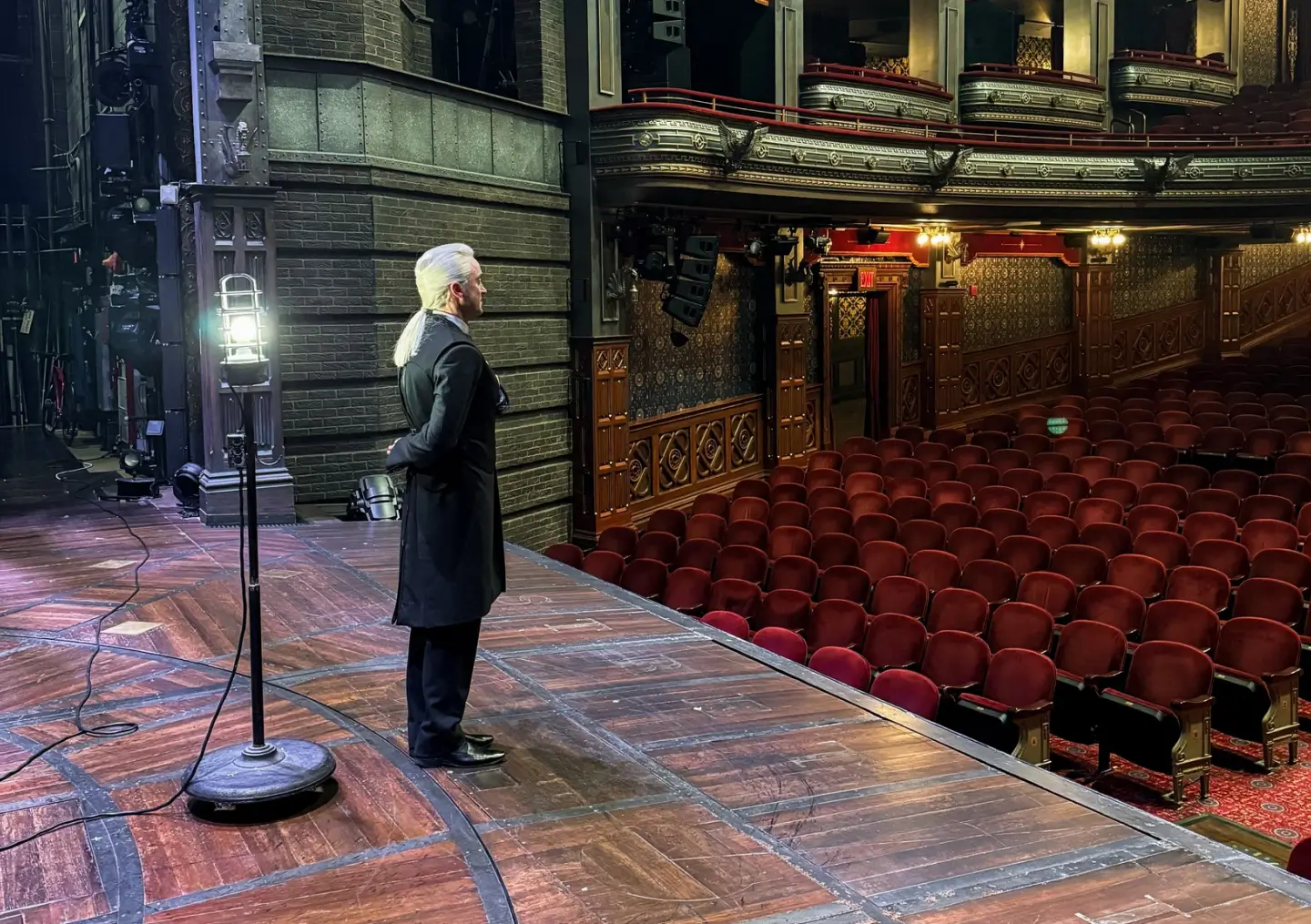 Том Фелтон снова играет Драко Малфоя из «Гарри Поттера» на Бродвее: Видео