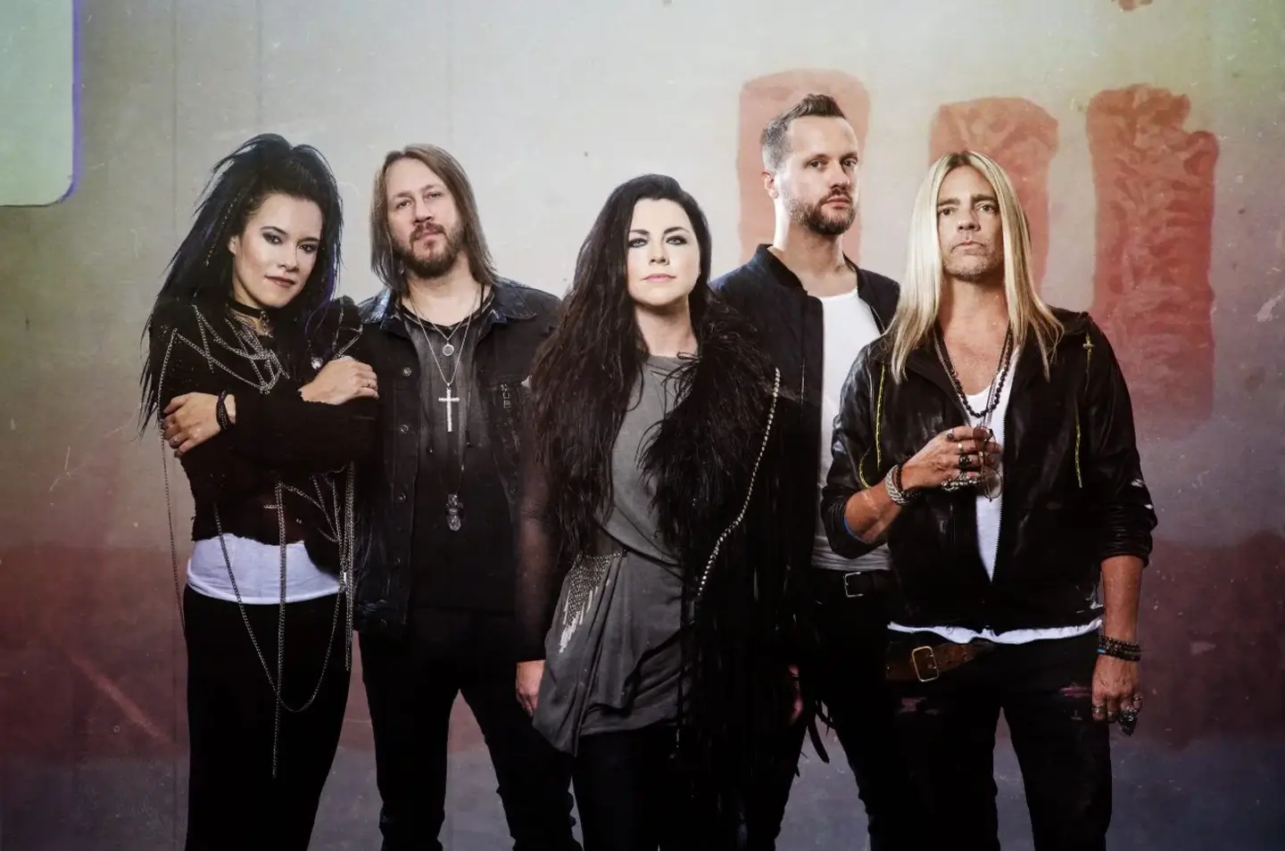 Evanescenсe поделились новым клипом на песню «Fight Like A Girl»