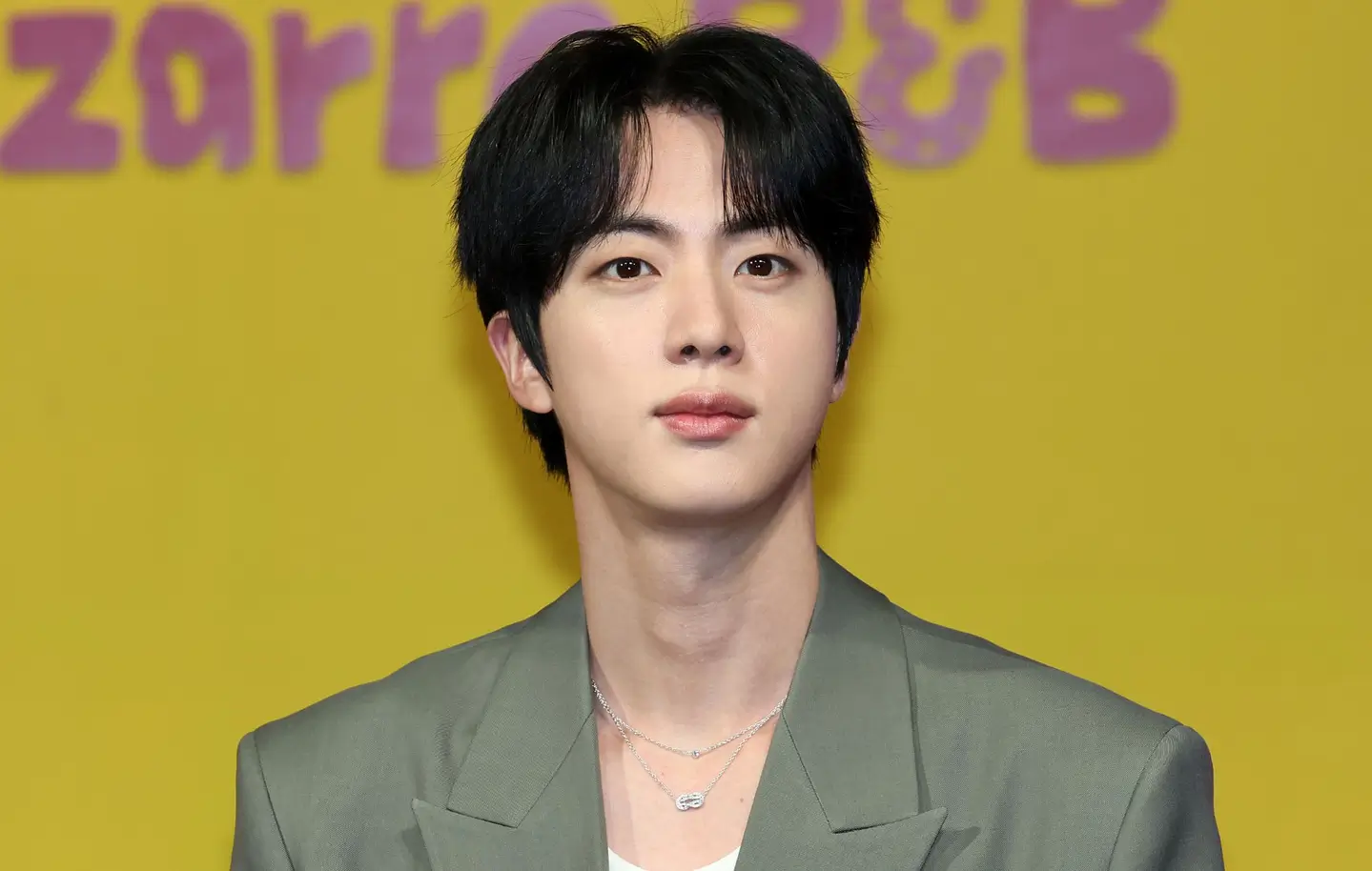 4 декабря — День рождения Джина из BTS