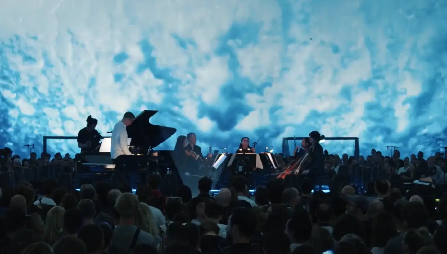 Макс Рихтер поделился видео с иммерсивного шоу Cercle Odyssey в Париже