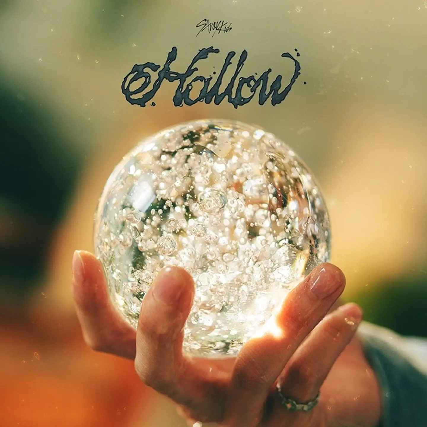 У Stray Kids вышел новый японский альбом — Hollow