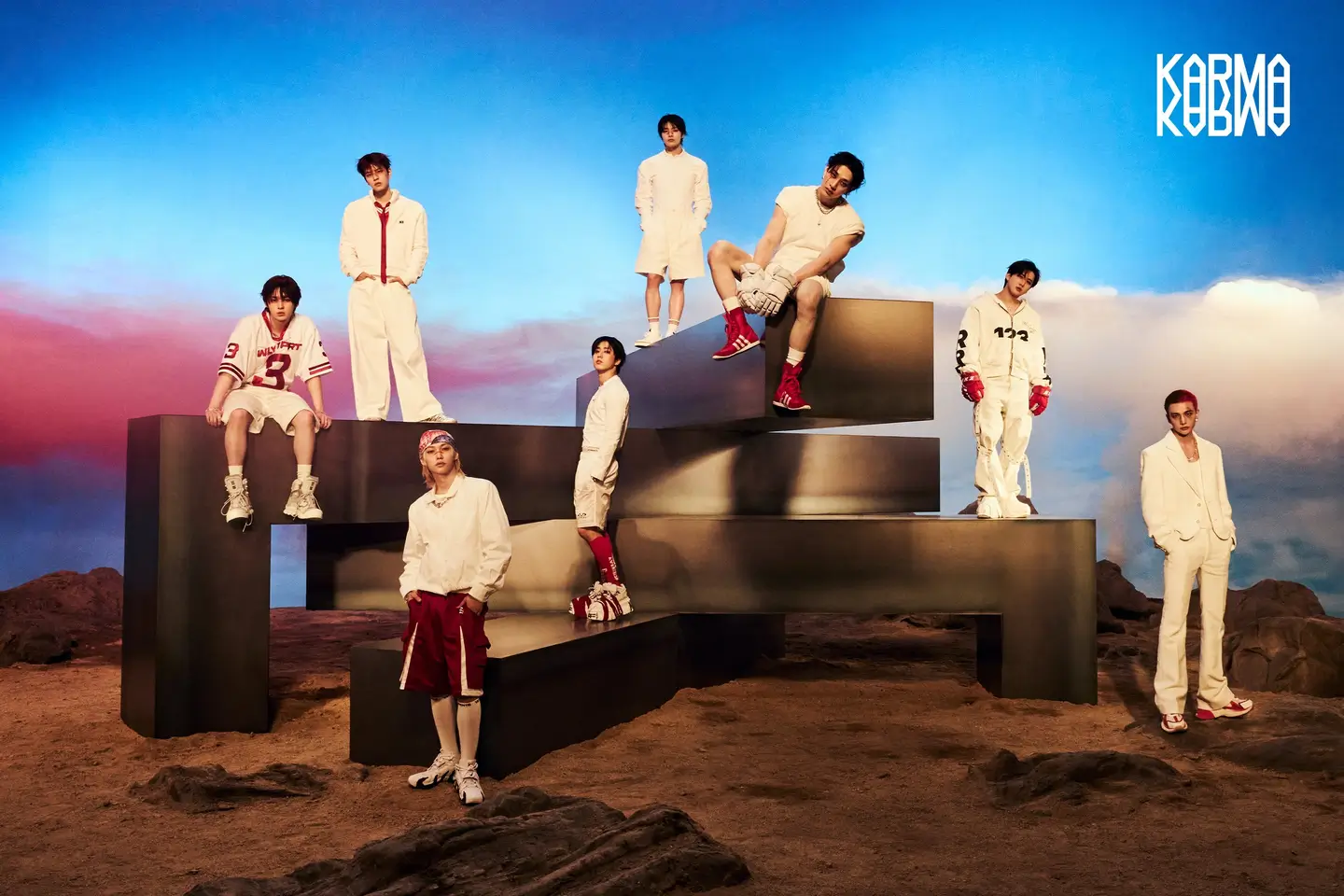 Вышел новый альбом Stray Kids — KARMA: Треклист, клипы и концепт-фото