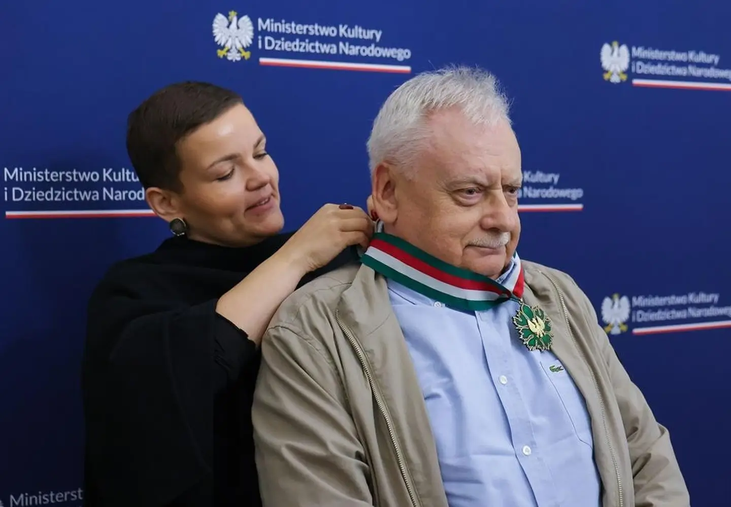 Автора книг по «Ведьмаку» Анджея Сапковского наградили медалью «За заслуги в культуре»